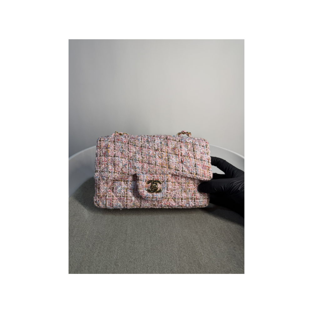 Chanel Crumbl PINK